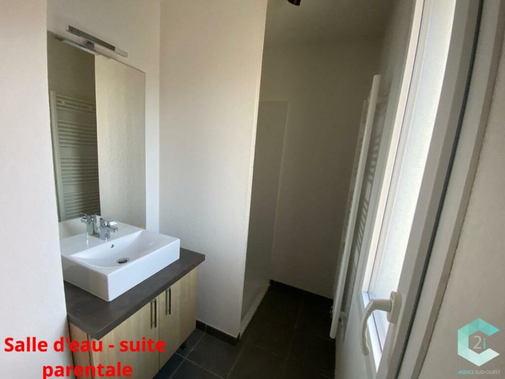 VILLA LIBRE AVEC DOUBLE TERRASSE