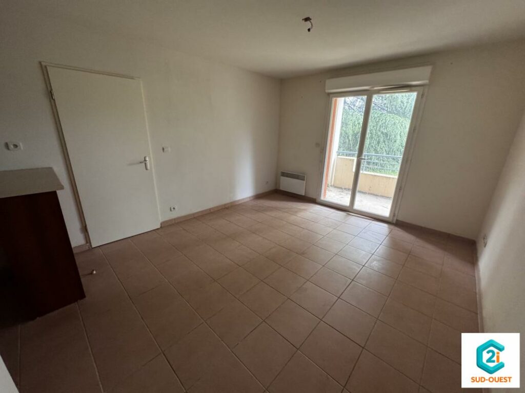 LANNEMEZAN APPARTEMENT T2 DE 37 M2 AVEC TERRASSE ET PARKING –